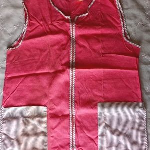 Bundle (4) hair dressers Vintage Aprons! 😏